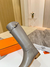 HM 25S KNEE-HIGH FLAT BOOTS IN GREY LAMBSKIN WITH SILVER HARDWARE