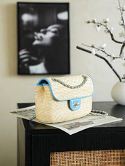 CHANEL 26S CLASSIC FLAP MEDIUM 23 IN NATURAL RAFFIA AND LIGHT BLUE CALFSKIN GOLD HARDWARE