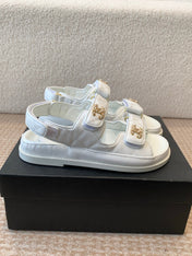 DAD SANDAL IN WHITE SHEEPSKIN
