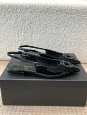 FLAT SLINGBACKS IN BLACK PATENT CALFSKIN
