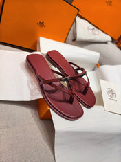 HM 26S KELLY BUCKLE THONG SANDALS IN DARK RED CALFSKIN SILVER HARDWARE