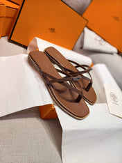 HM 26S KELLY BUCKLE THONG SANDALS IN BROWN CALFSKIN SILVER HARDWARE