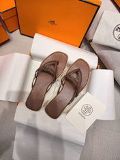 HM 26S KELLY BUCKLE THONG SANDALS IN BROWN CALFSKIN SILVER HARDWARE