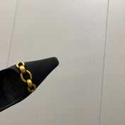 HIGH PUMPS IN BLACK SILK ATTACHED GOLD CHAIN