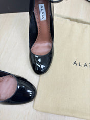 DECOLLETE PUMPS IN BLACK PATENT CALFSKIN