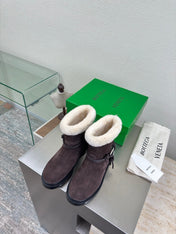 BOTTEGA VENETA 26S FUR-LINED BOOTS IN DARK BROWN SUEDE AND WHITE WOOL