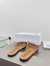 LOEWE 26S FLAMENCO KNOT SANDAL IN CAMEL BROWN CALFSKIN