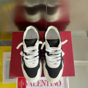 LOW-TOP SNEAKER IN WHITE NAPPA LEATHER AND BLACK TOILE ICONOGRAPHE FABRIC