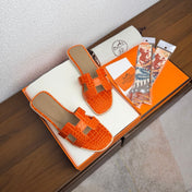 HM 26S ORAN SANDAL IN ORANGE CALFSKIN CROCODILE EMBOSSED