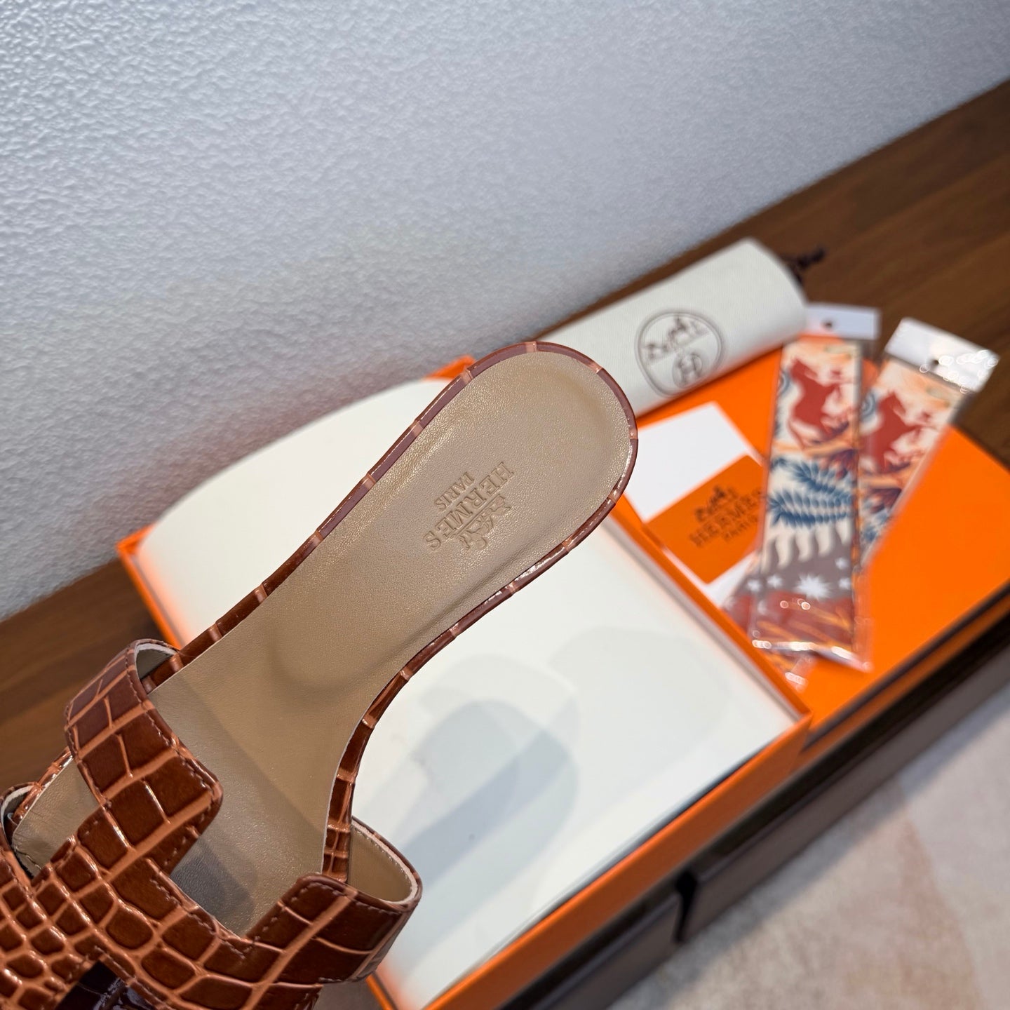 HM 26S ORAN SANDAL HIGH HEELS 45MM IN BROWN CALFSKIN CROCODILE EMBOSSED
