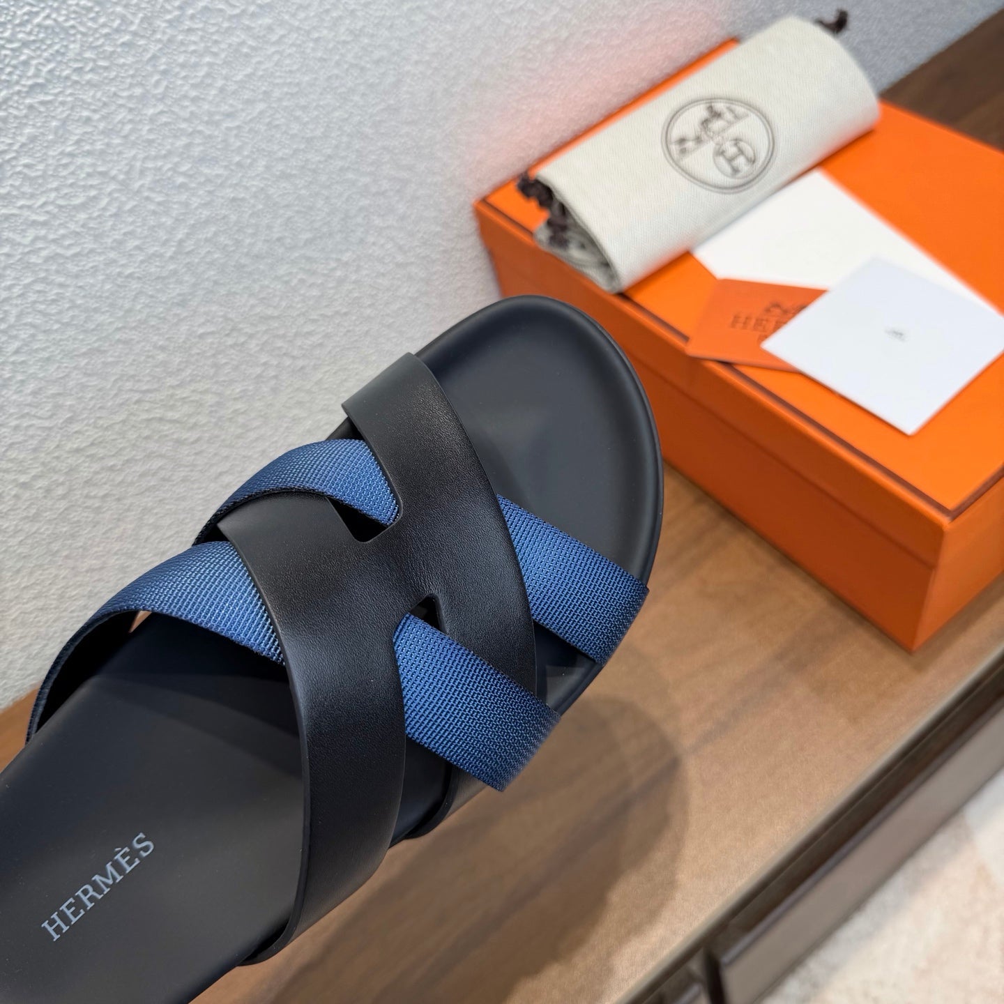HM 26S KAZIMIR SANDAL IN BLACK CALFSKIN AND DARK BLUE FABRIC