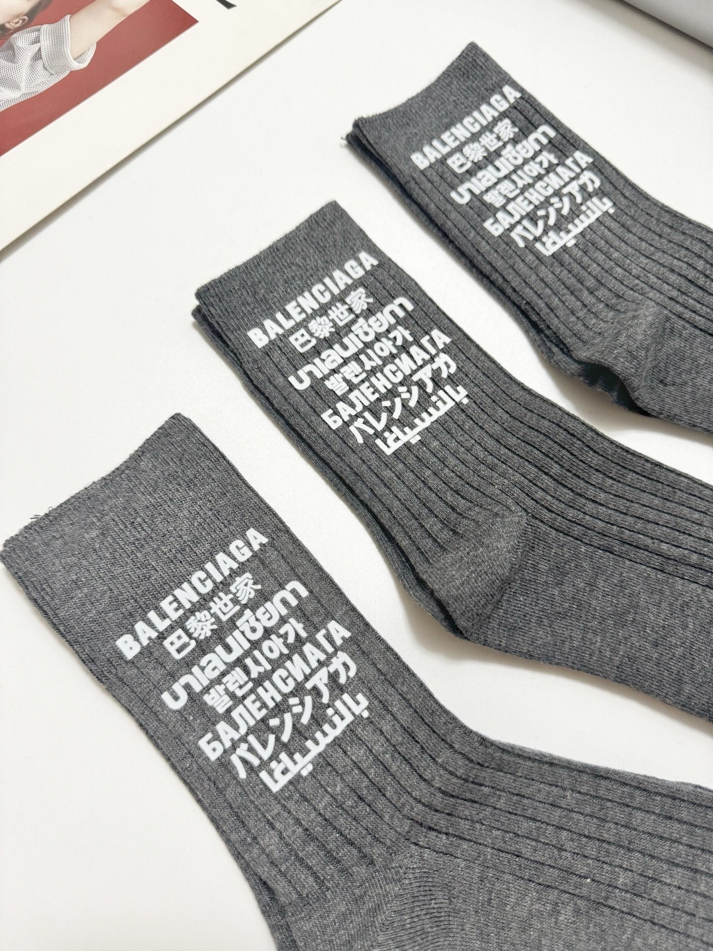 BALENCIAGA 26S CREW SOCKS 408738 (1 BOX)