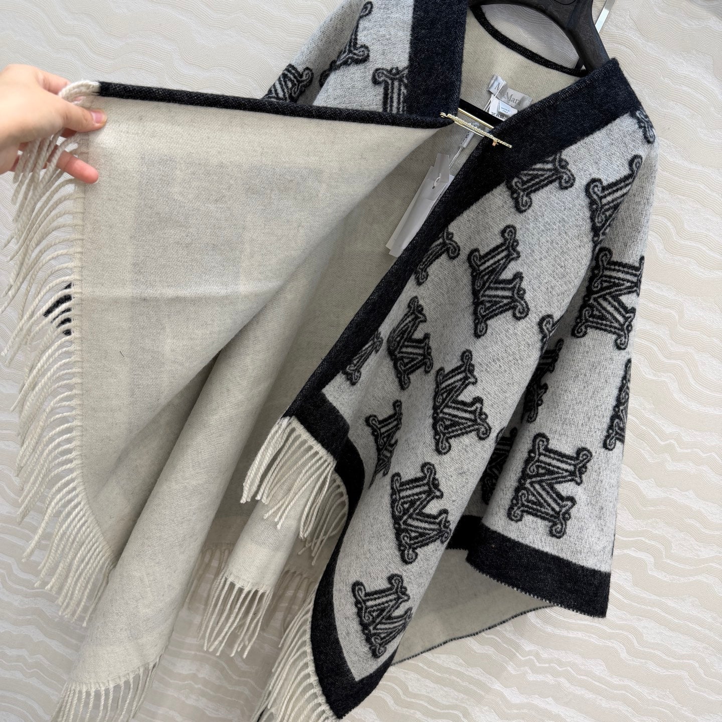 MAX MARA 25S FRINGED KNIT CAPE 164