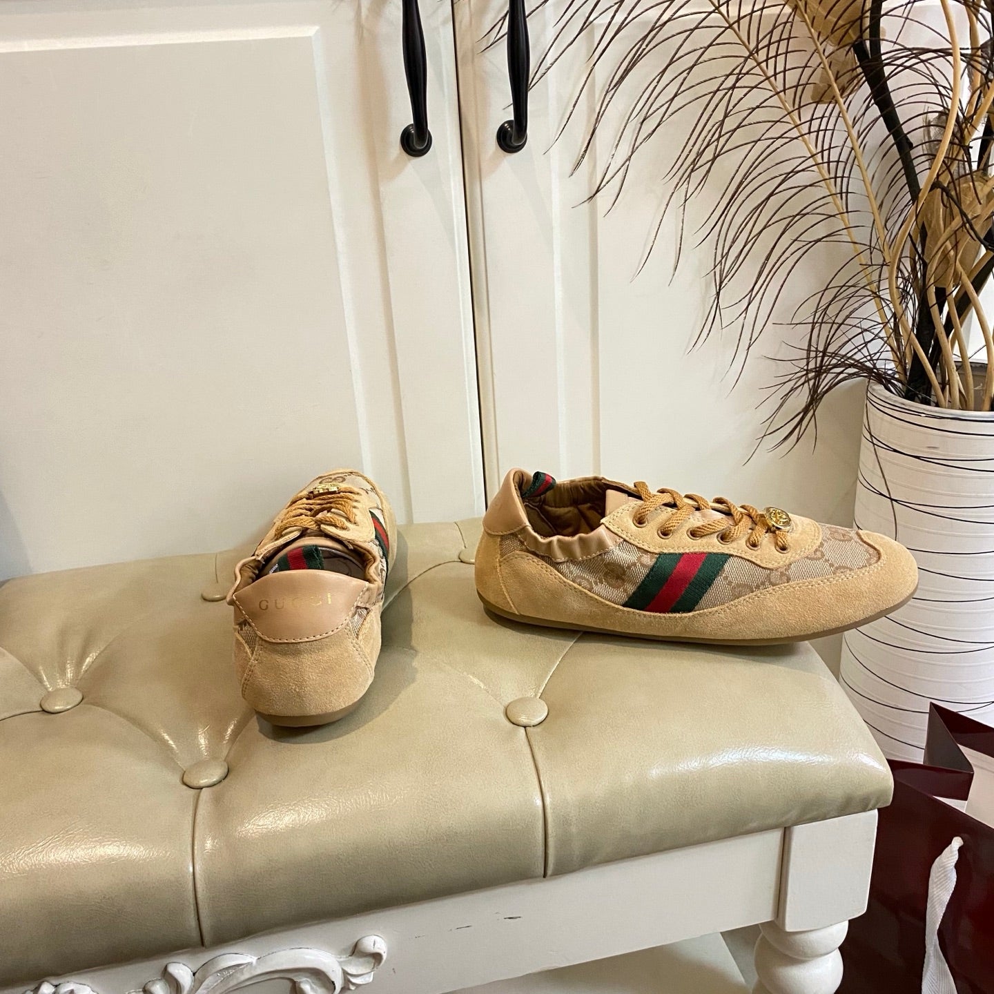 GUCCI 26S SNEAKER IN LIGHT BROWN SUEDE AND MESH FABRIC