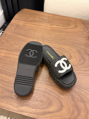 CHANEL 26S PLATFORM SLIDES 40 MM IN BLACK WOVEN RAFFIA