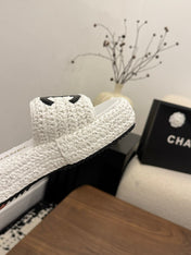 CHANEL 26S PLATFORM SLIDES 40 MM IN WHITE WOVEN RAFFIA