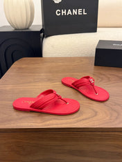 CHANEL 26S THONG SANDALS IN RED CALFSKIN WITH CC LOGO