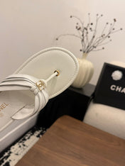 CHANEL 26S THONG SANDALS IN WHITE CALFSKIN WITH CC LOGO
