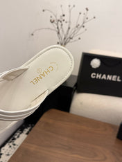CHANEL 26S THONG SANDALS IN WHITE CALFSKIN WITH RHINESTONE CC LOGO
