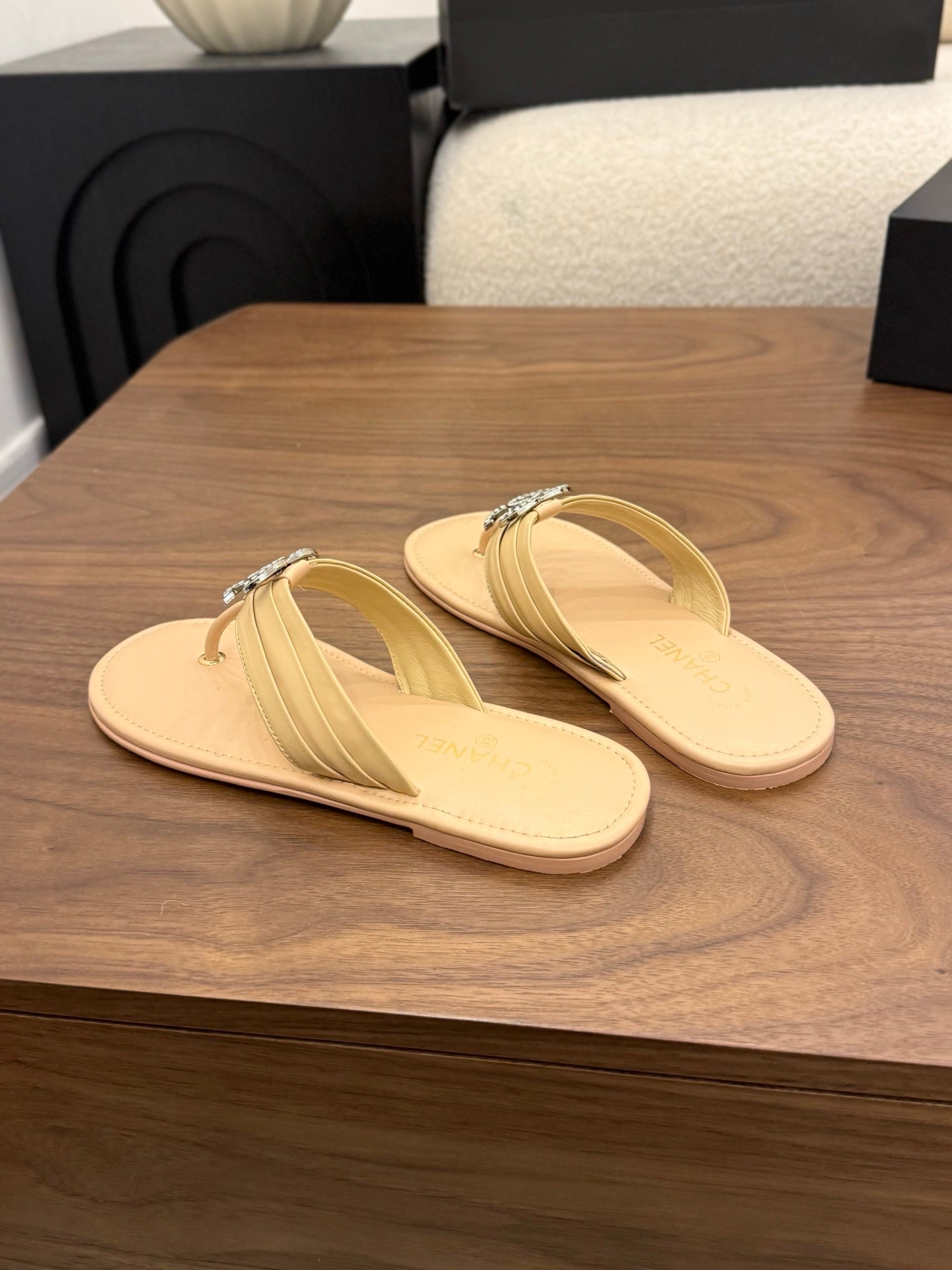 CHANEL 26S THONG SANDALS IN BEIGE CALFSKIN WITH RHINESTONE CC LOGO