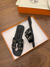 HM 26S ORAN STUDDED SANDALS IN BLACK CALFSKIN