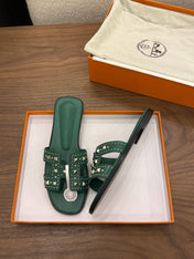 HM 26S ORAN STUDDED SANDALS IN EMERALD GREEN CALFSKIN