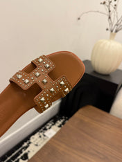 HM 26S ORAN STUDDED SANDALS IN BROWN CALFSKIN