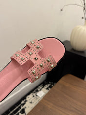 HM 26S ORAN STUDDED SANDALS IN LIGHT PINK CALFSKIN