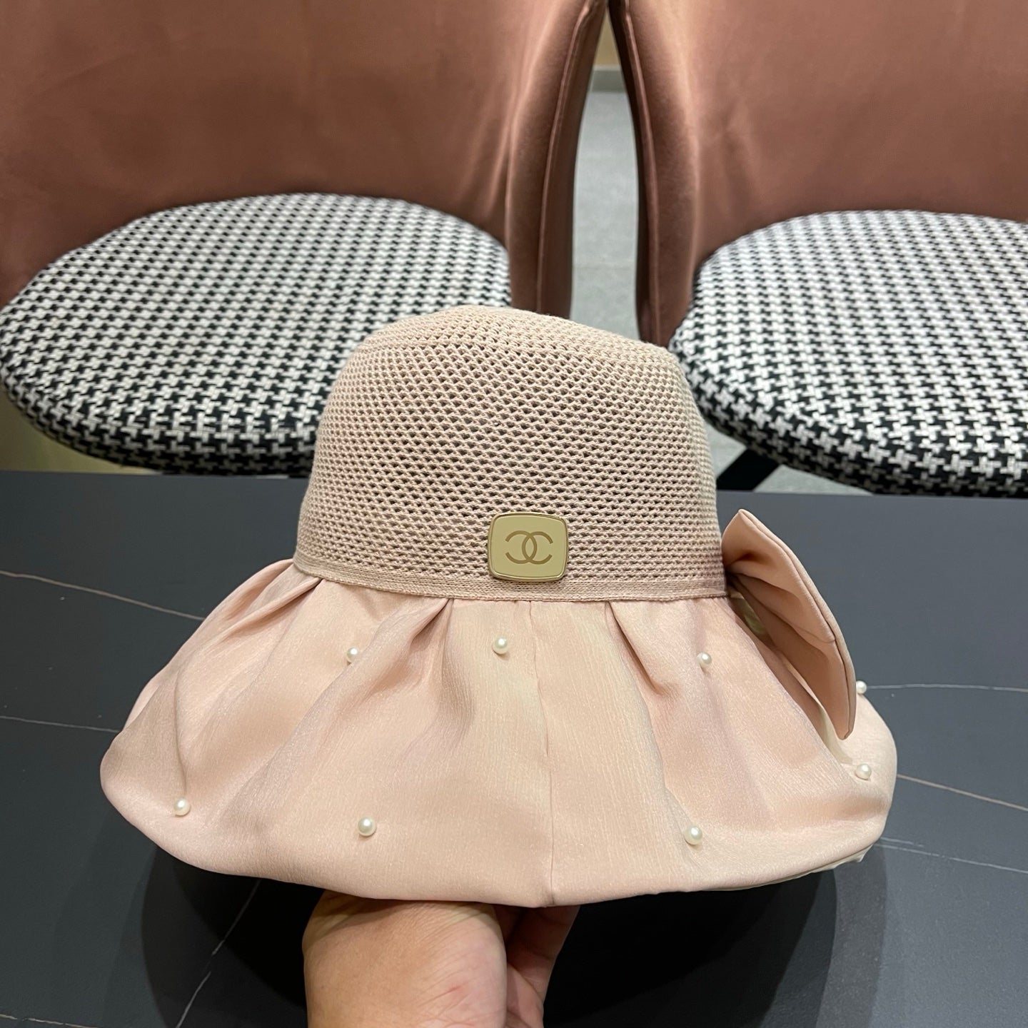 CHANEL 26S CHIFFON BOW & PEARL STRAW CLOCHE HAT 335759