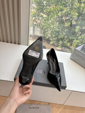 HIGH PUMPS IN BLACK PATENT CALFSKIN