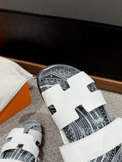 CHYPRE SANDAL WHITE CALFSKIN UNIQUE