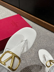 THONG SANDAL IN WHITE CALFSKIN WITH GOLD LOGO