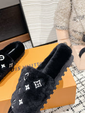 SLIPPER IN BLACK WOOL WITH WHITE LOGO