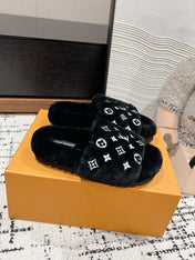 SLIPPER IN BLACK WOOL WITH WHITE LOGO