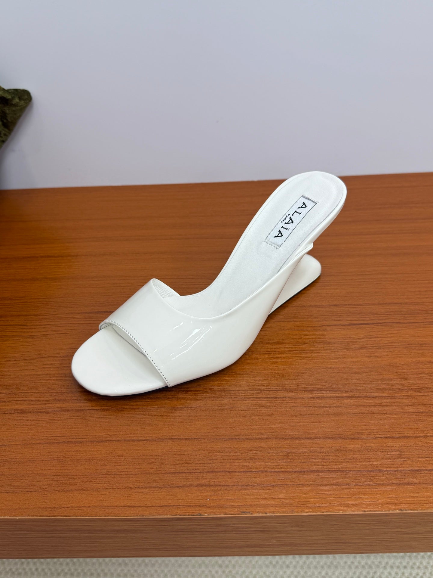 ALAIA WEDGE SANDALS 25S IN WHITE LAMBSKIN