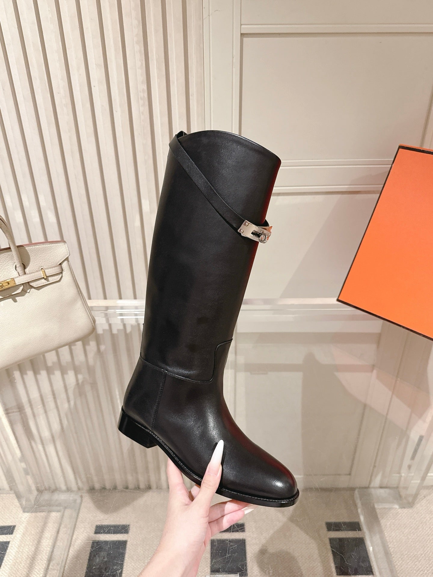 HM 26S TALL FLAT BOOTS IN BLACK CALFSKIN