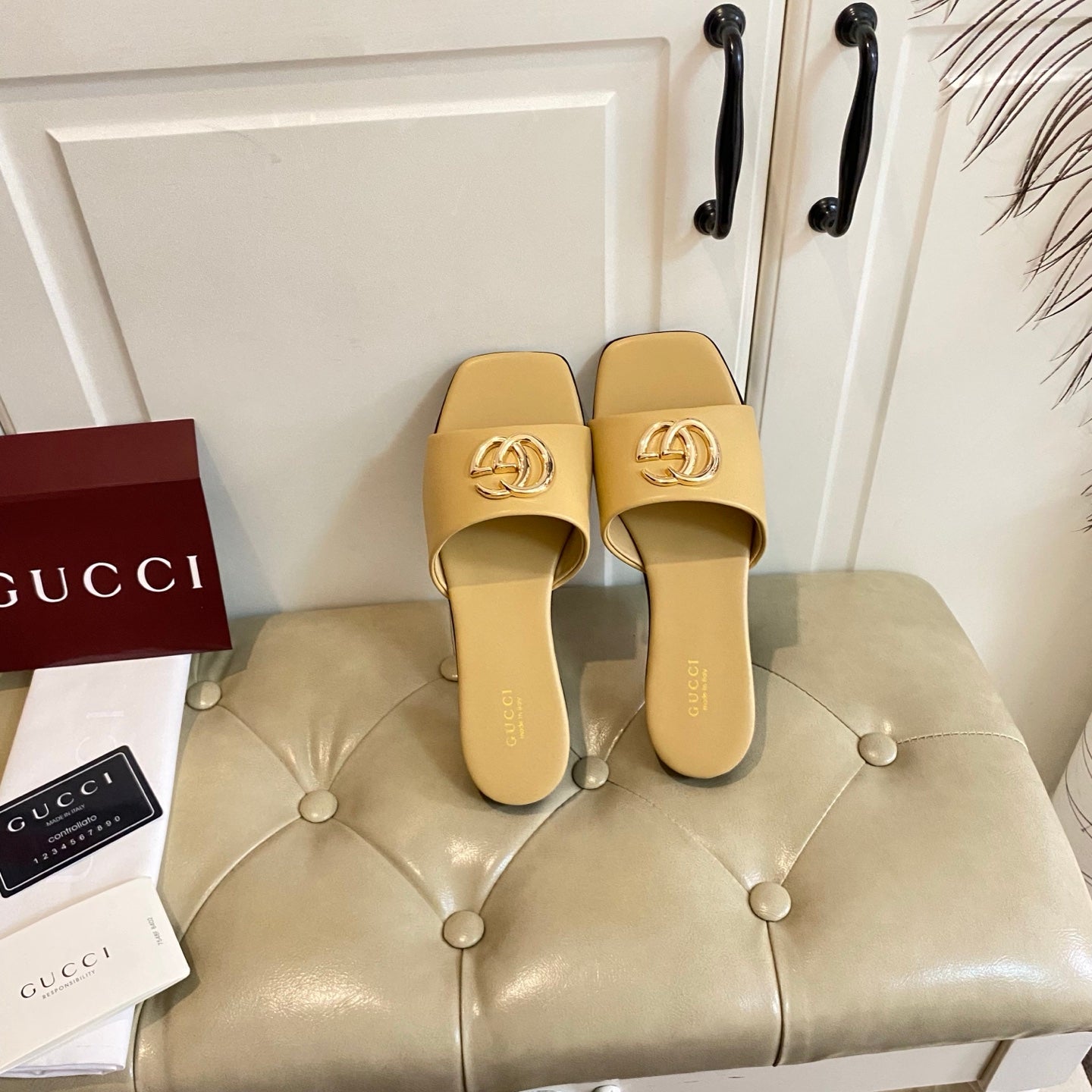GUCCI 26S SLIDES IN DARK BEIGE CALFSKIN