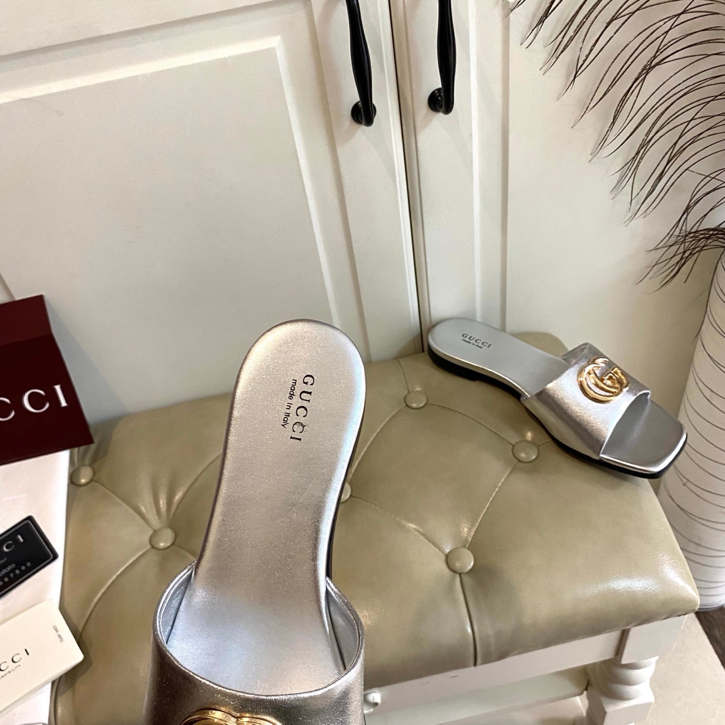 GUCCI 26S SLIDES IN SILVER CALFSKIN