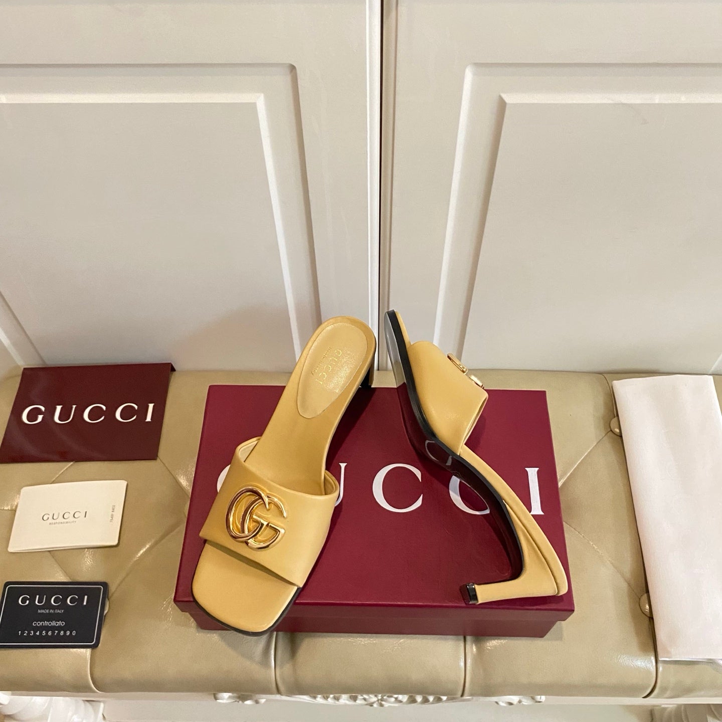 GUCCI 26S HIGH-HEELED SANDALS IN DARK BEIGE CALFSKIN WITH GOLD HARDWARE