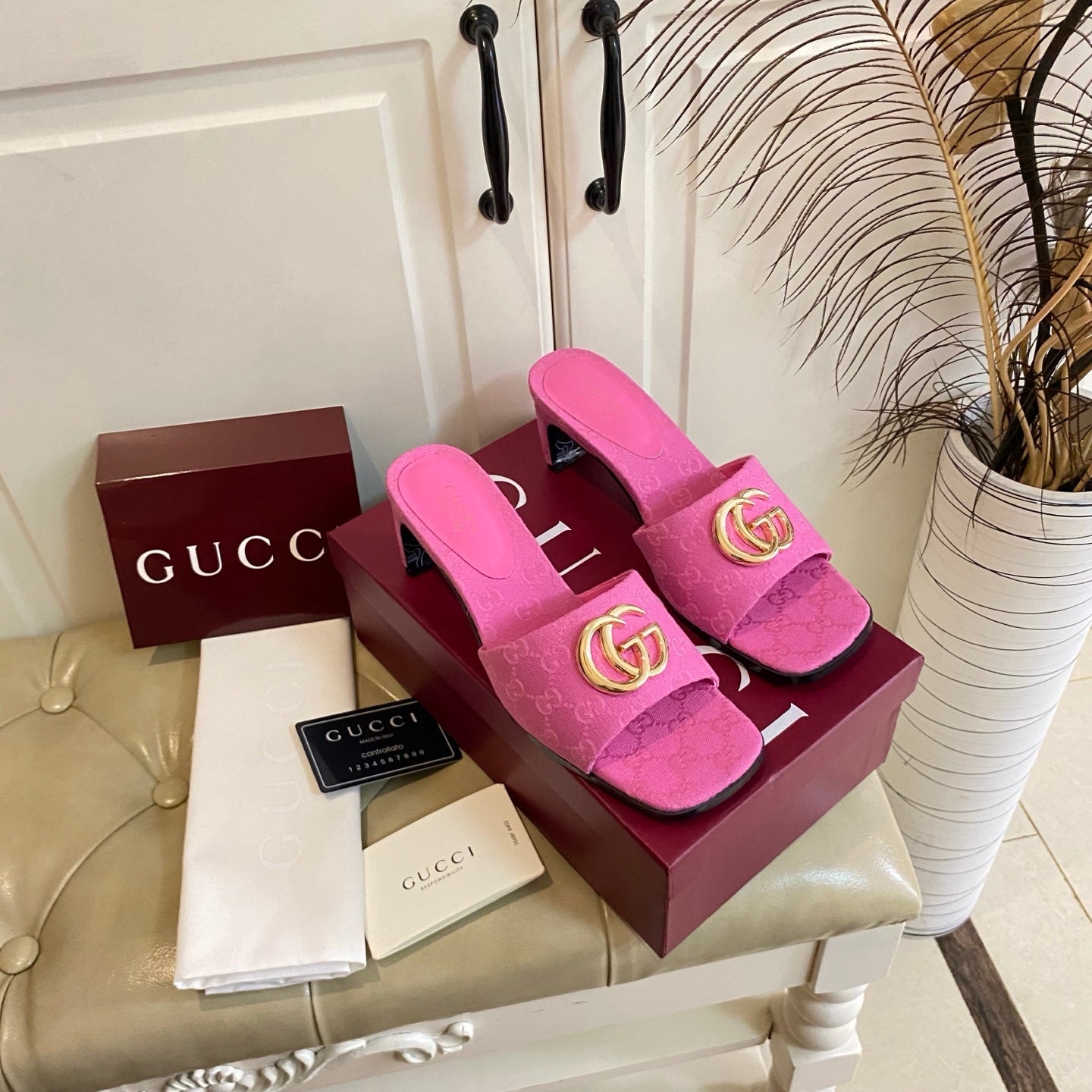 GUCCI 26S HIGH-HEELED SANDALS IN PINK CANVAS WITH GOLD HARDWARE