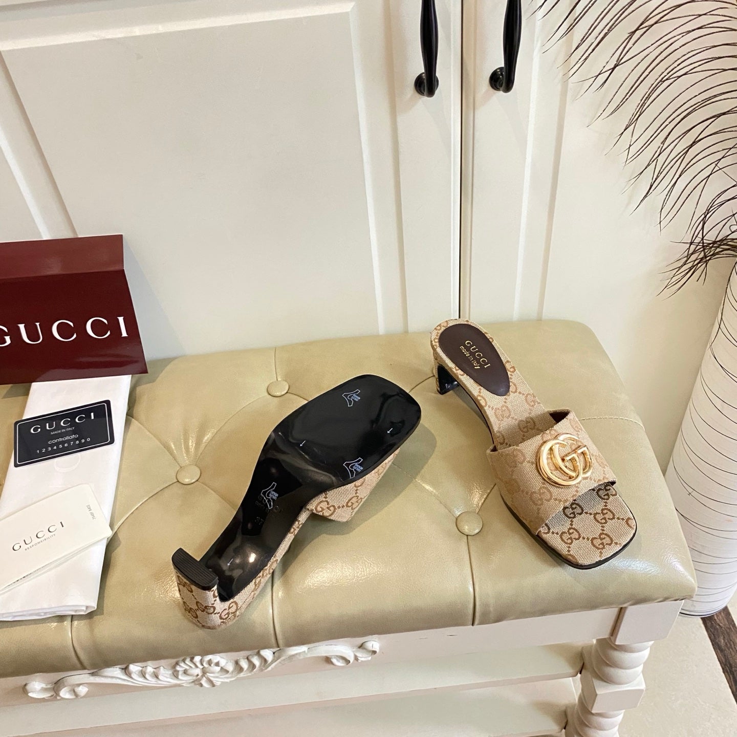 GUCCI 26S HIGH-HEELED SANDALS IN BEIGE CANVAS WITH GOLD HARDWARE