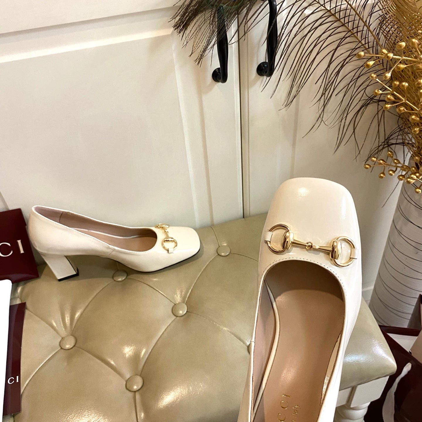 GUCCI 26S HORSEBIT MID-HEEL PUMPS 75 MM IN CREAM WHITE CALFSKIN