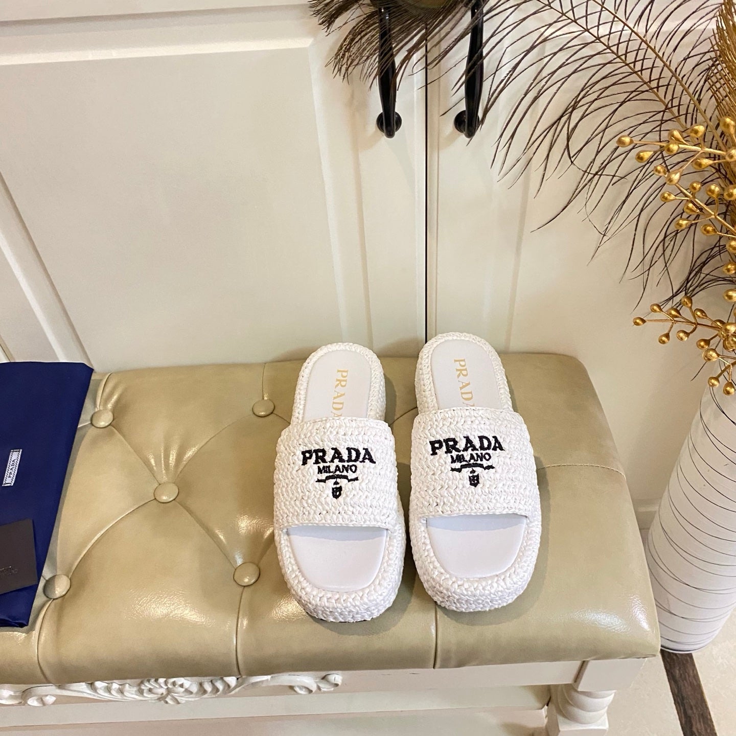 PRADA 26S SLIDE SANDALS IN WHITE LOGO RAFFIA