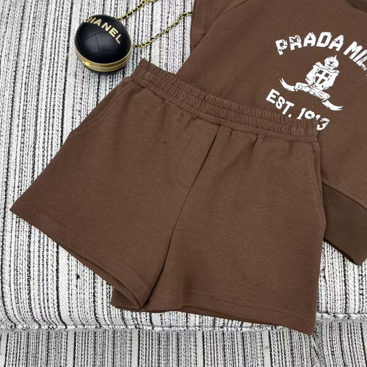 PRADA 25S SHORT-SLEEVE CREW NECK SWEATSHIRT SET 351