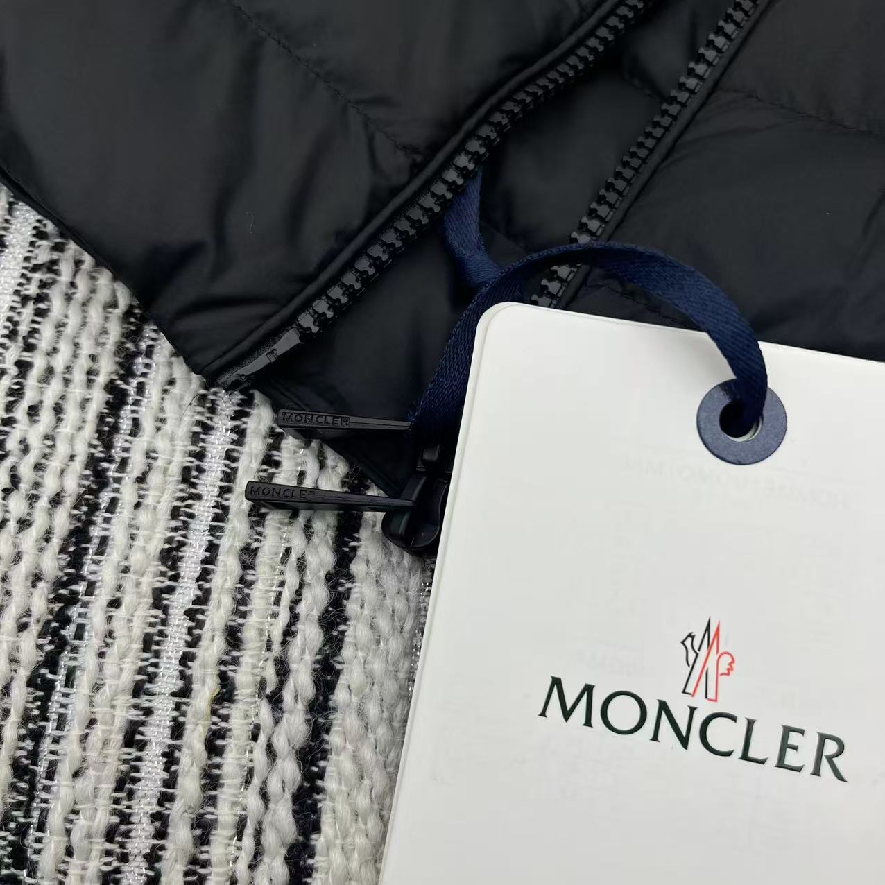 MONCLER 25S JACKET IN BLACK 085