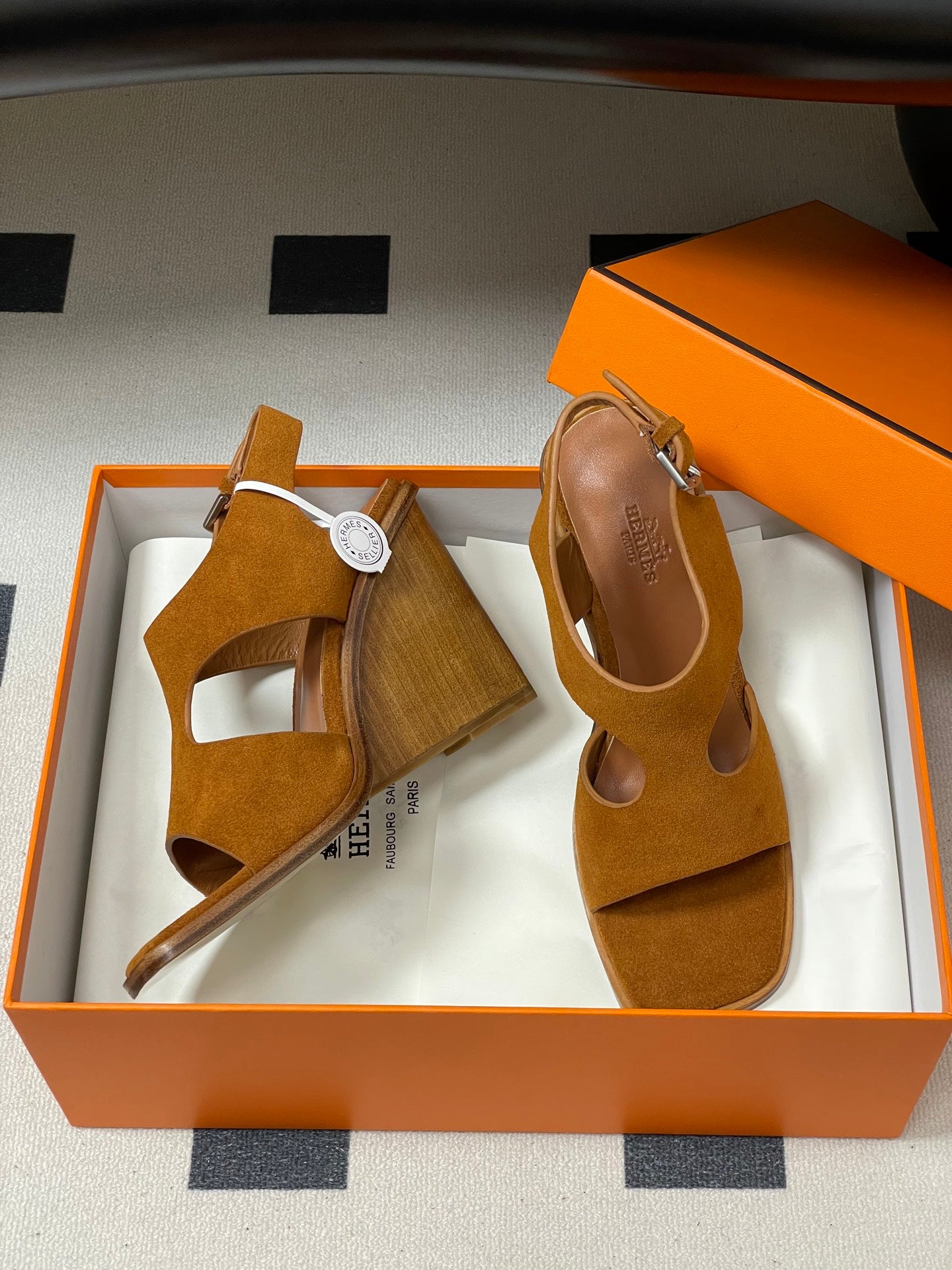 HM 25S KALYA WEDGE SANDAL 100 MM IN BROWN SUEDE