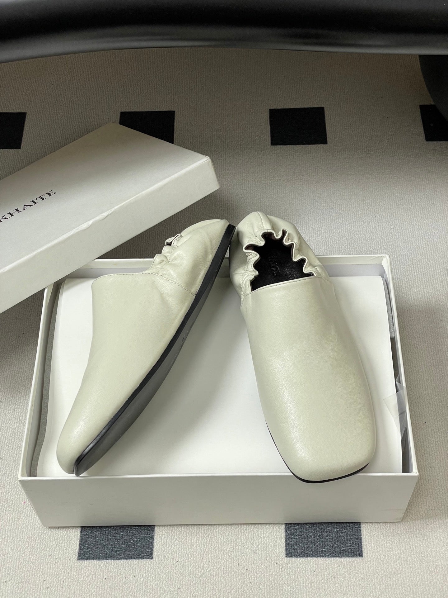 CELINE 26S ELASTIC-BACK FLAT SHOES IN WHITE LAMBSKIN