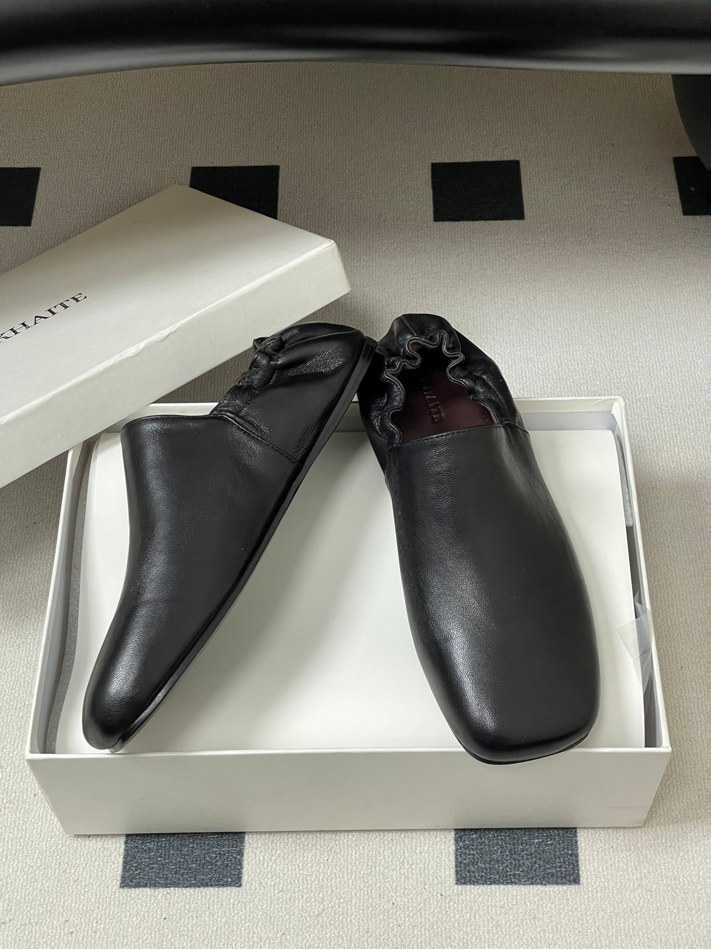 CELINE 26S ELASTIC-BACK FLAT SHOES IN BLACK LAMBSKIN