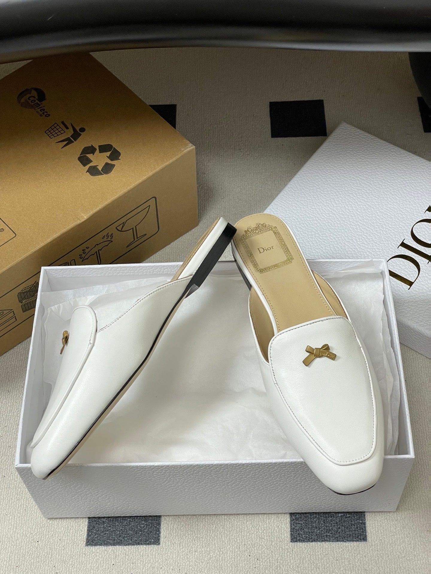 DIOR 26S MULES IN WHITE CALFSKIN WITH BOW