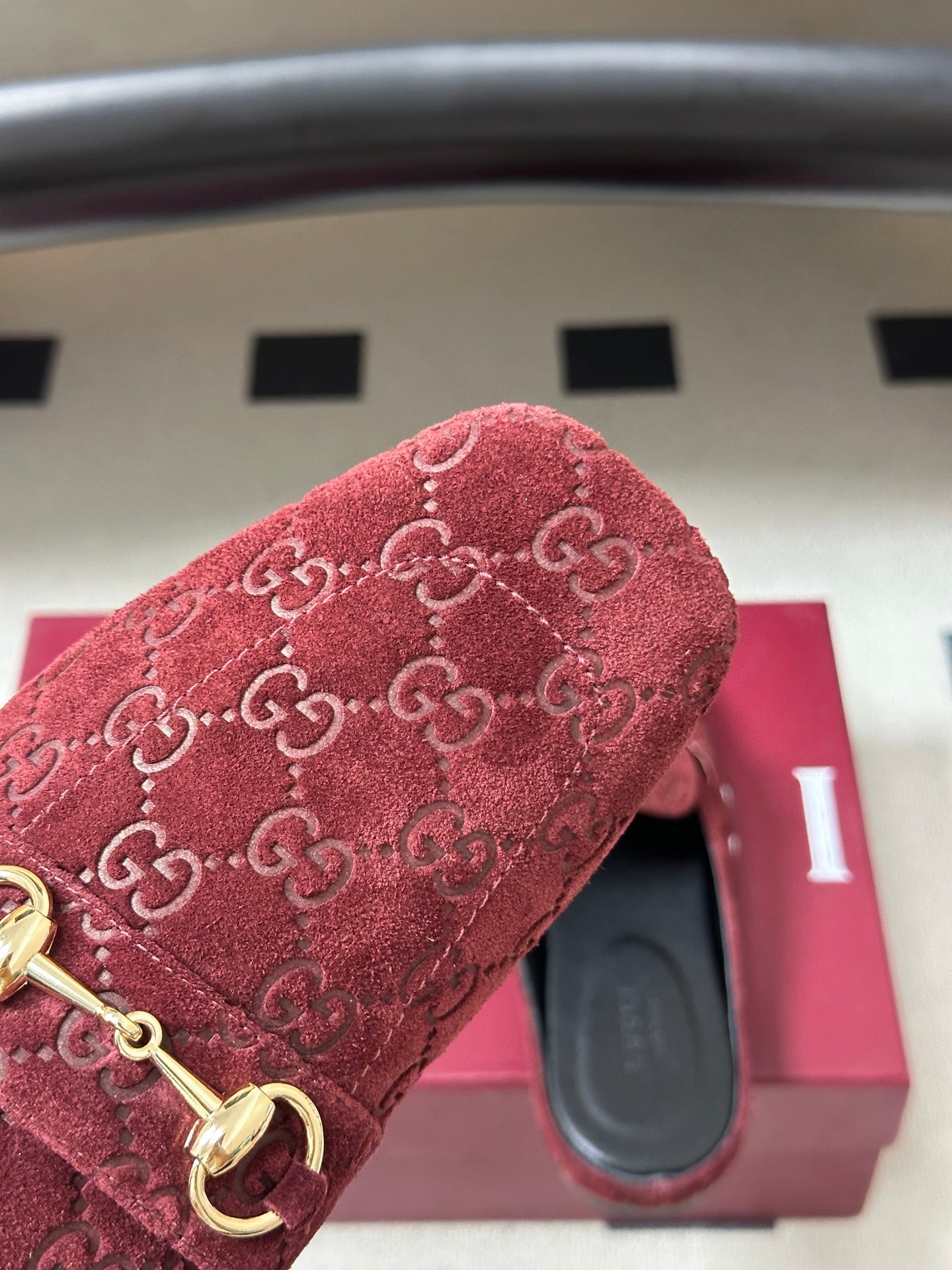 GUCCI 26S HORSEBIT LOAFER MULES IN RED SUEDE
